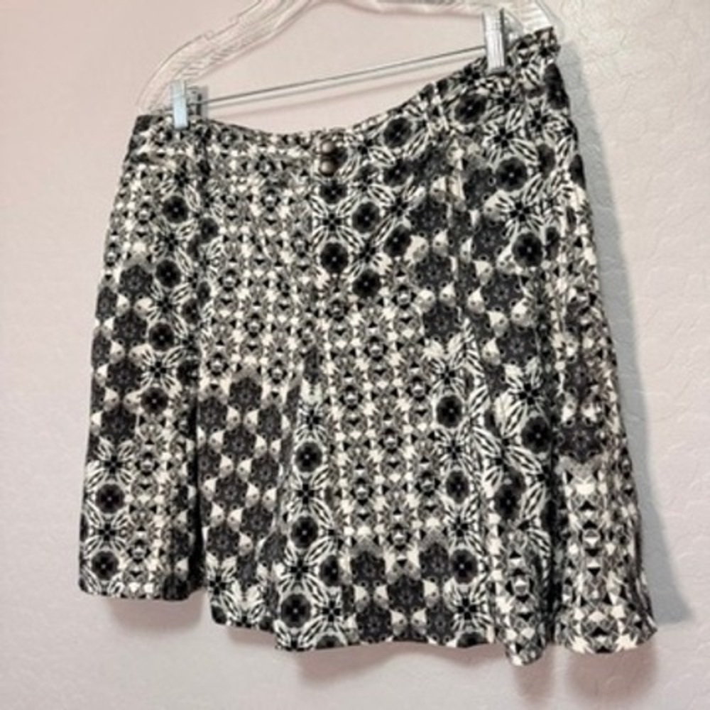 Athleta Black White Geometric Print Pleated Skirt Size 14 - Picture 2 of 8